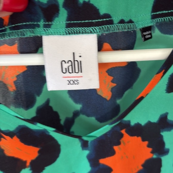 Cabi Vibrant Green and Orange Leopard Print Women's Top - Picture 3 of 3